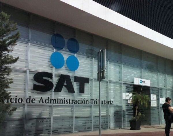 Fianza-Fiscal_fachada-SAT_David-Elias-agente